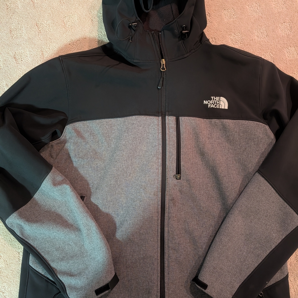 The North Face Men's Apex Bionic Hoodie Water Repellent Softshell Jacket Large